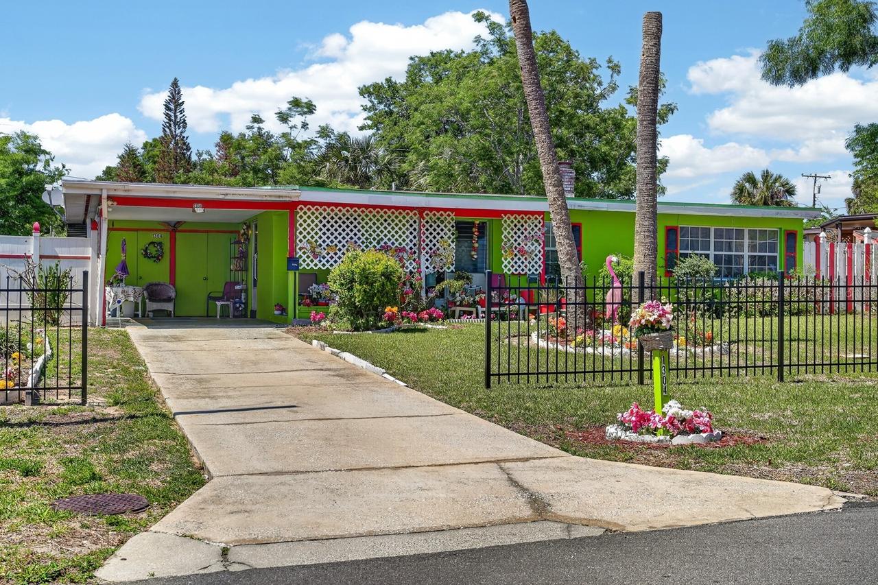 1304 Hillcrest Dr., Daytona Beach, FL 32114