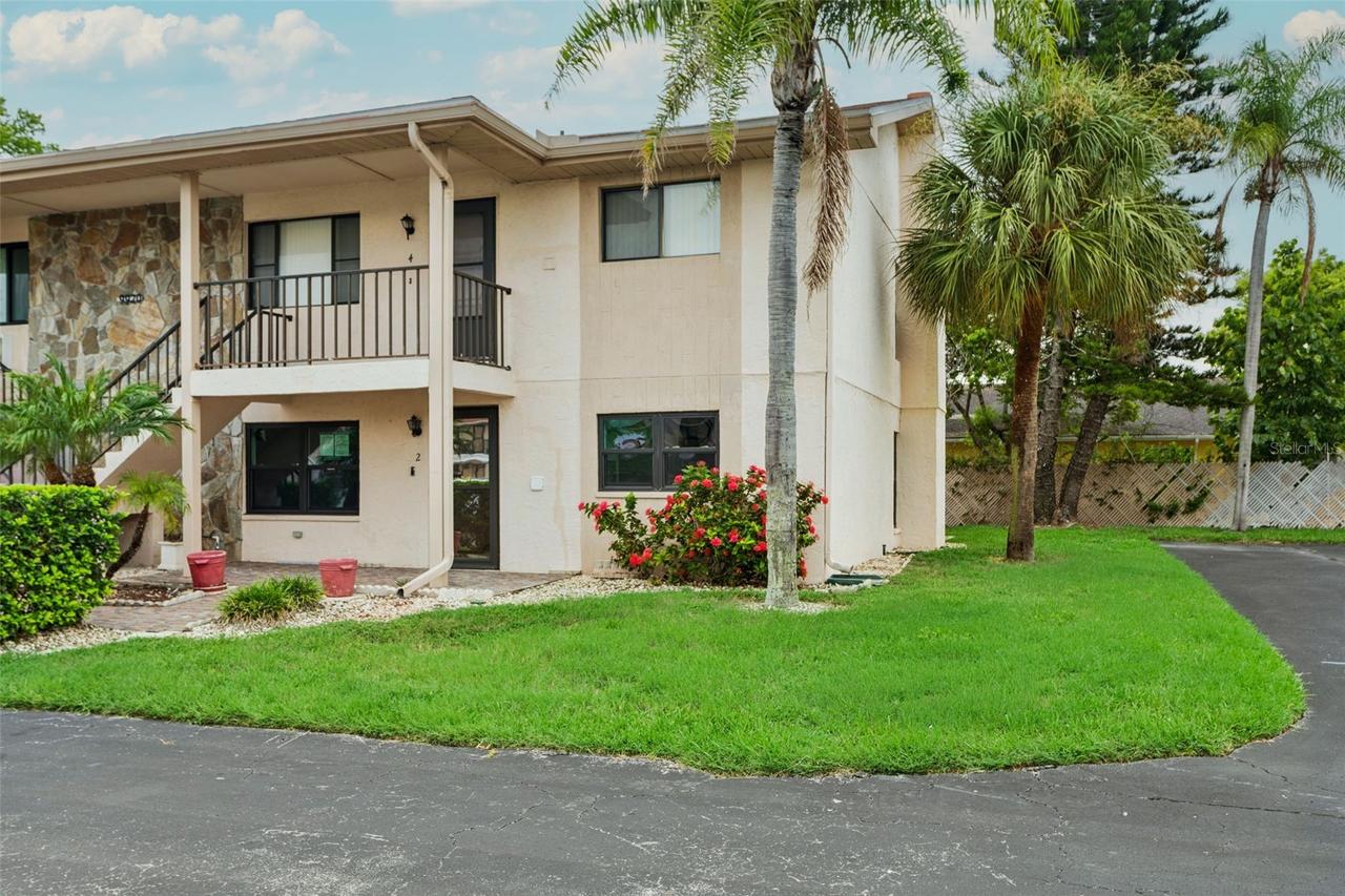 9920 Eagles Point Cir. #2, Port Richey, FL 34668