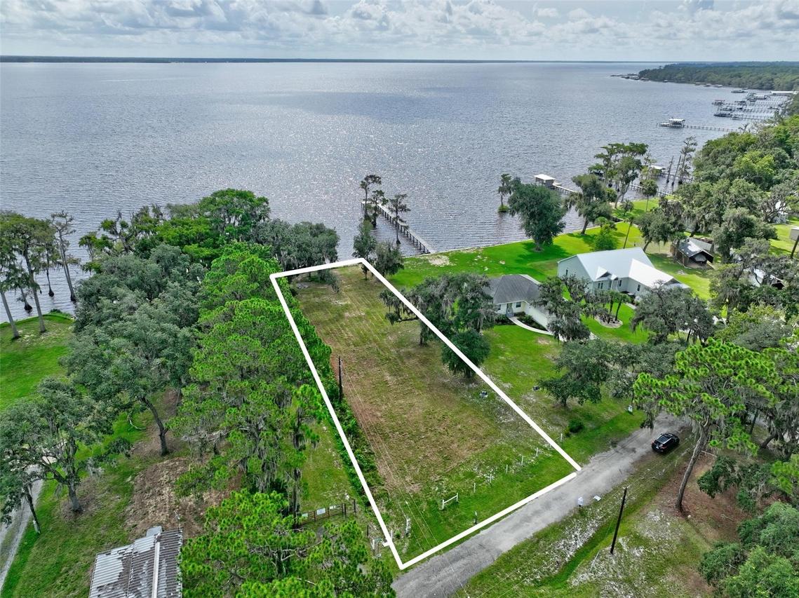 100 Sandra Ln., Crescent City, FL 32112