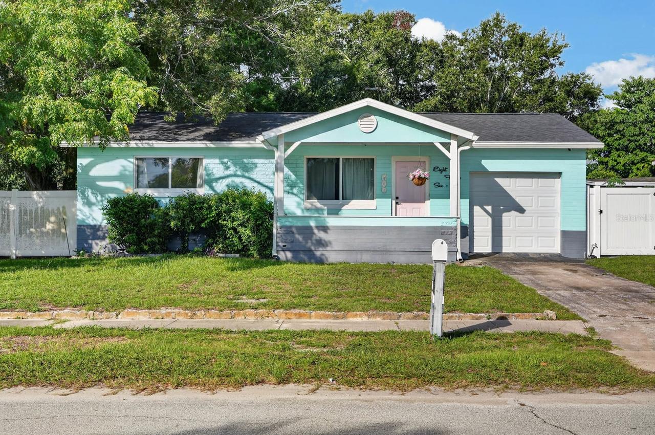 856 Berkshire Rd., Daytona Beach, FL 32117
