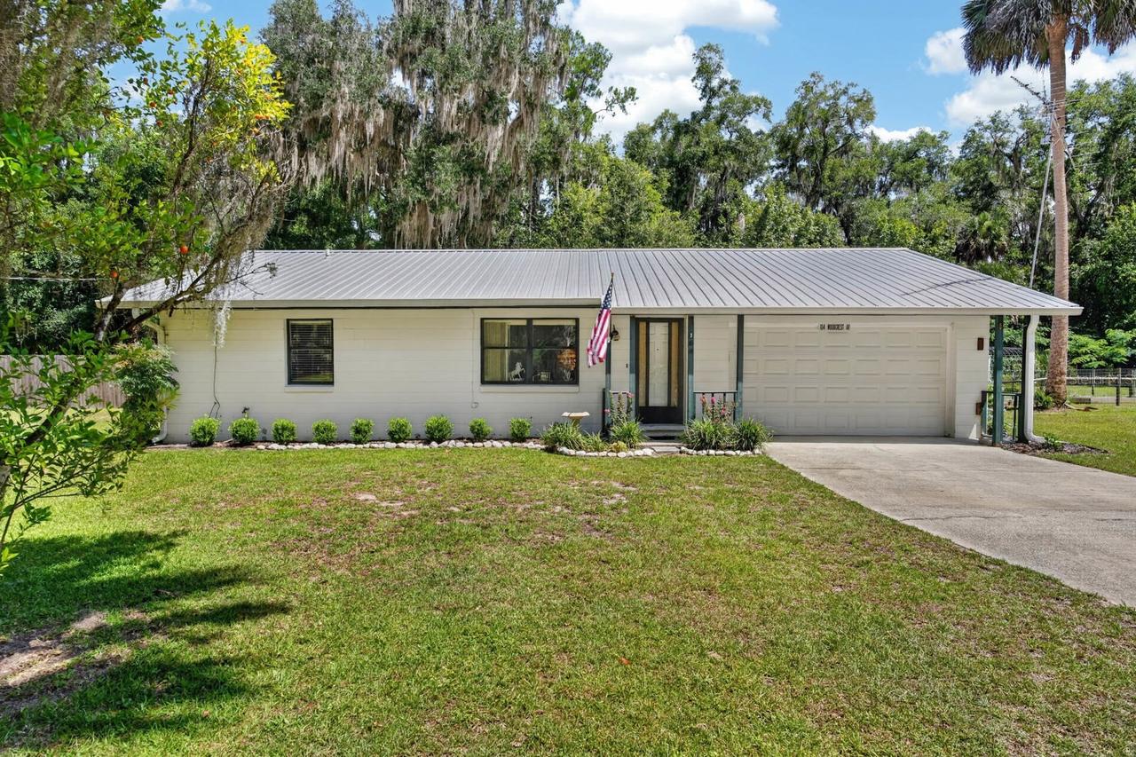 104 Woodcrest Ave., Satsuma, FL 32189