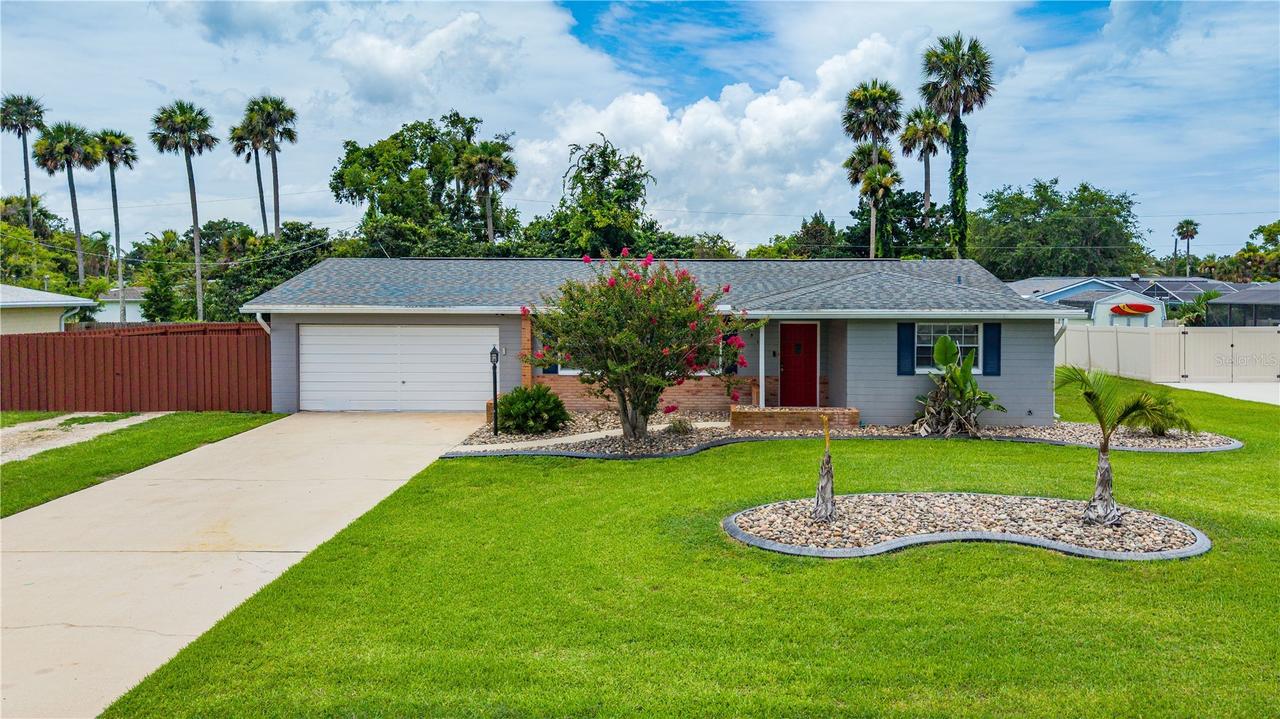 918 Wells Dr., South Daytona, FL 32119