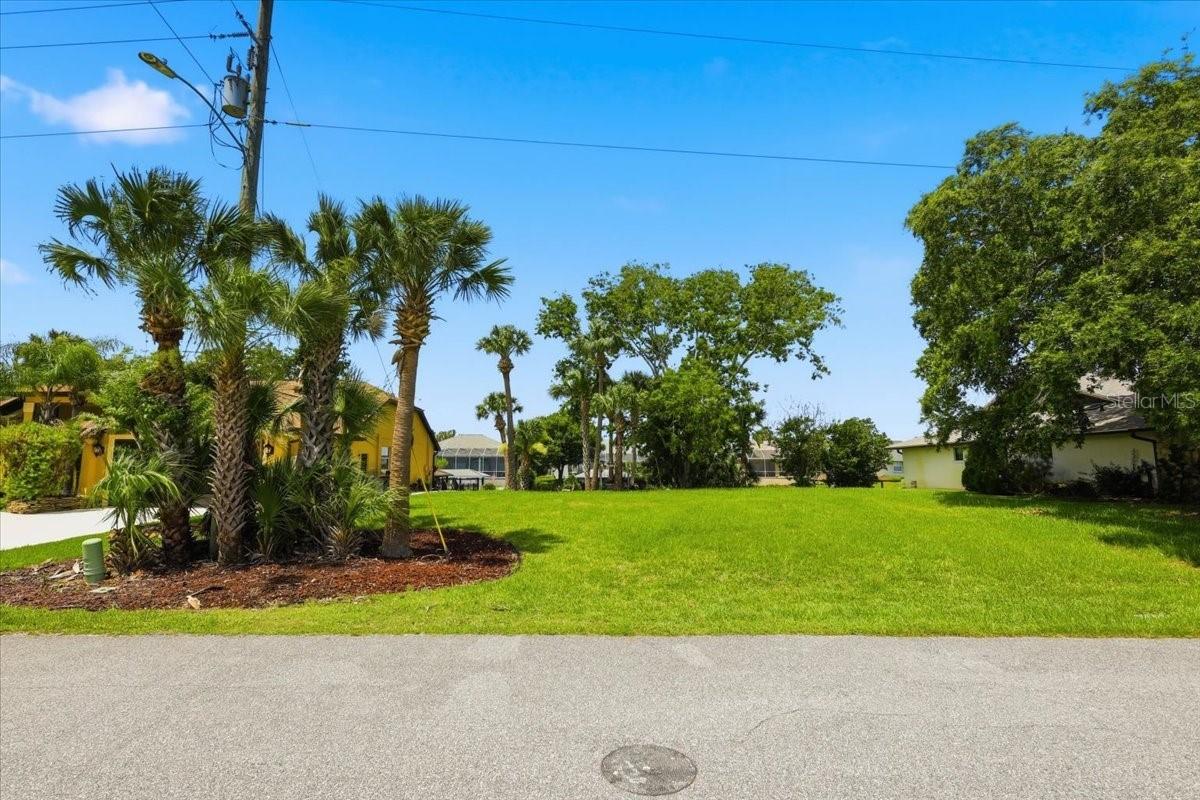 27 Cottonwood Ct., Palm Coast, FL 32137