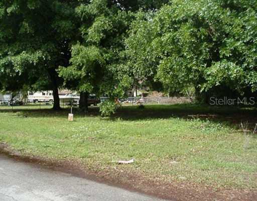 153 Grandview Ave., Umatilla, FL 32784