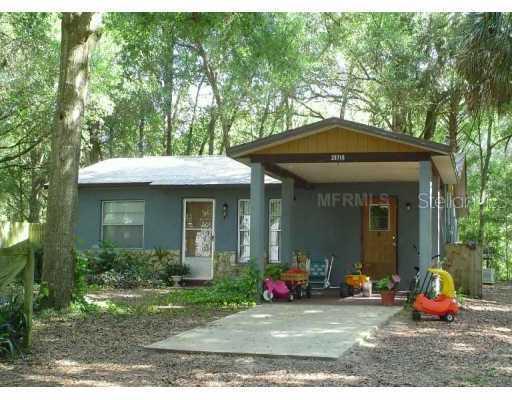 25715 Glenoa St., Sorrento, FL 32776