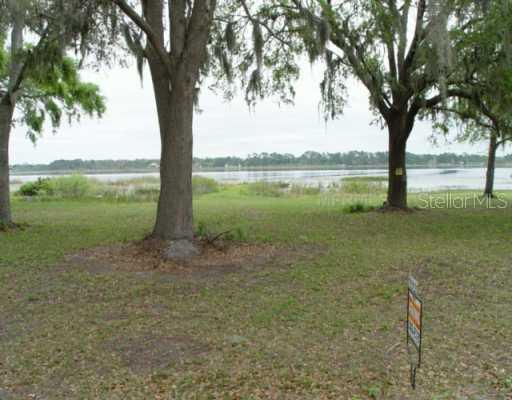 Gladys Ln., Tavares, FL 32778