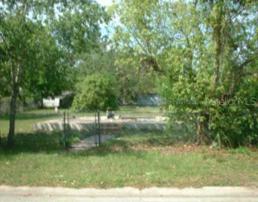 2007 Hollywood Ave., Eustis, FL 32726