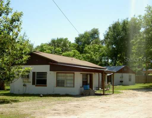 30 Lakeside Ave., Umatilla, FL 32784