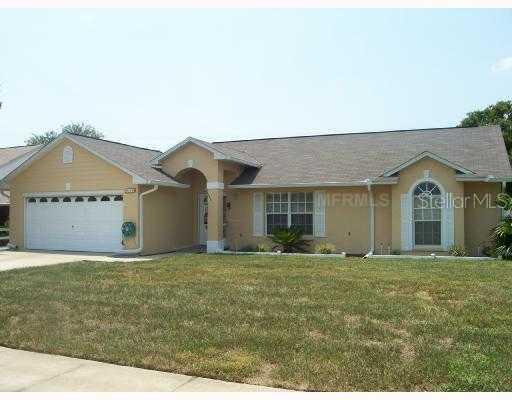 618 Woodview Dr., Tavares, FL 32778