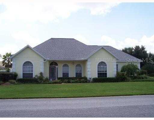 210 Shorewood Dr., Tavares, FL 32778