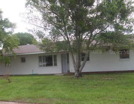 204 Campbell Dr., Tavares, FL 32778