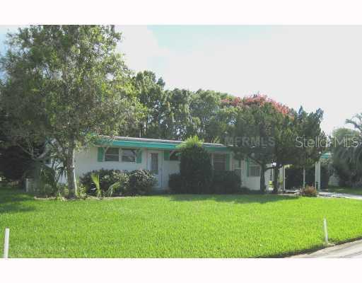 1124 Forest Ln., Tavares, FL 32778