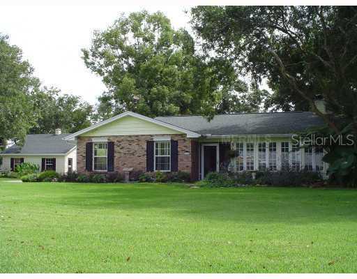 110 Lakeview Ln., Mount Dora, FL 32757