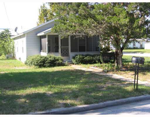421 N Barrow Ave., Tavares, FL 32778