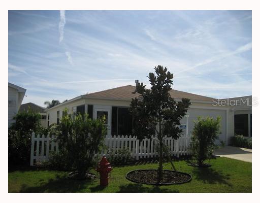 2318 Pine Ridge St., The Villages, FL 32162