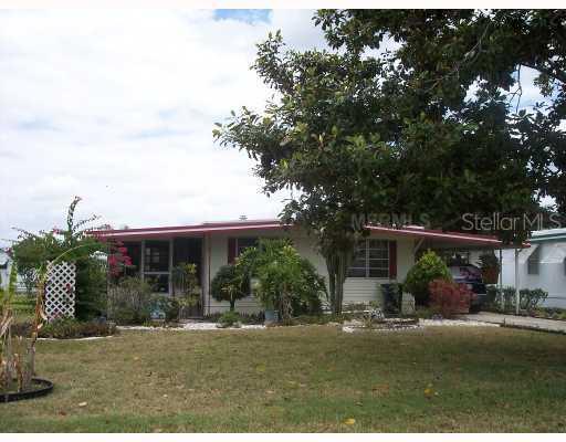 1024 Capella Dr., Tavares, FL 32778