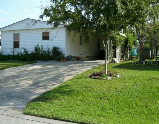 9 Bonaire Pl., Umatilla, FL 32784