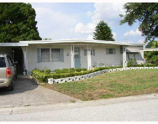 912 Sunset Cir., Tavares, FL 32778