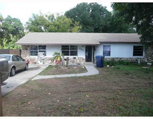 501 Dora Ave., Tavares, FL 32778