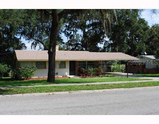 1319 Cambridge Dr., Leesburg, FL 34748