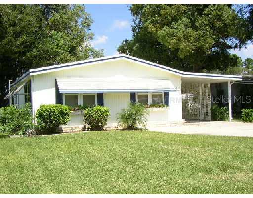 1671 Nassau Cir., Tavares, FL 32778