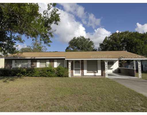 32136 Bluegill Dr., Tavares, FL 32778