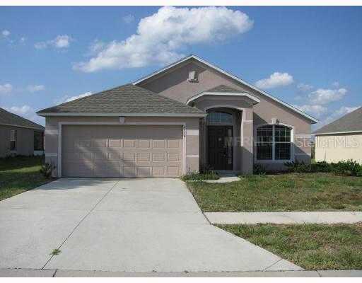2456 Farringdon Dr., Tavares, FL 32778