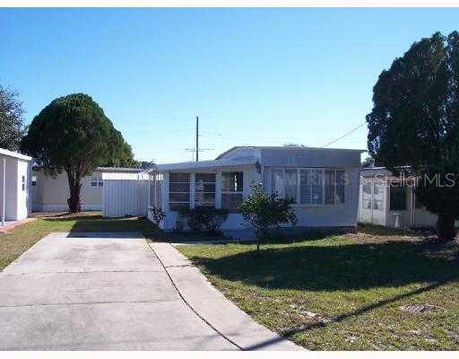 1421 County Dr., Tavares, FL 32778