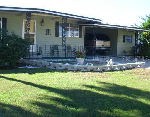 921 Sunset Cir., Tavares, FL 32778