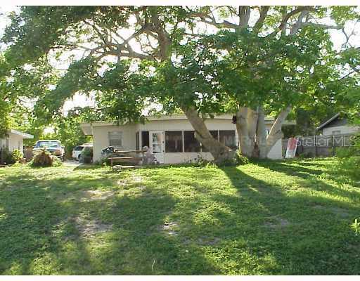 910 Camp St., Tavares, FL 32778