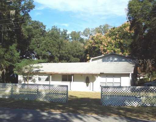 715 Barwick St., Wildwood, FL 34785