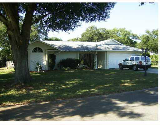 100 Ridgecrest Dr., Eustis, FL 32726