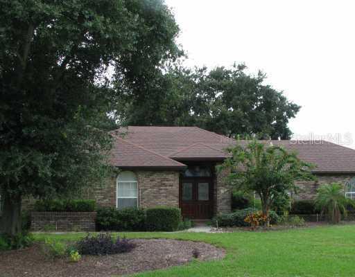 202 Shorewood Dr., Tavares, FL 32778