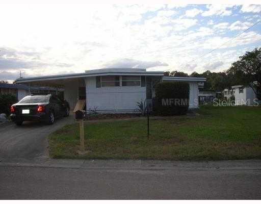 31637 Kelly Cir., Tavares, FL 32778