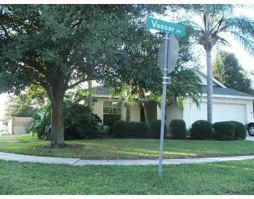 1060 Vassar Dr., Eustis, FL 32726