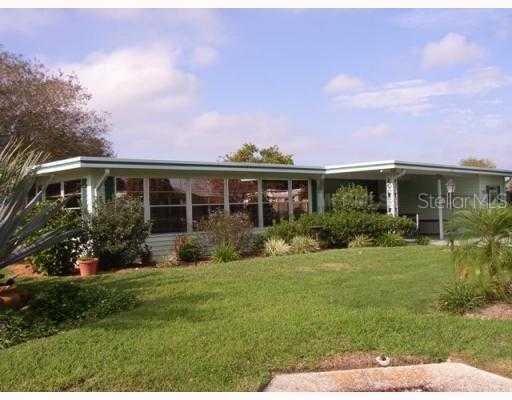 705 Falcon Dr., Tavares, FL 32778