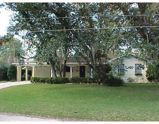 1015 Cypress St., Leesburg, FL 34748