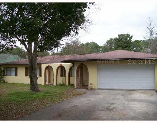 11427 Palmetto Dr., Tavares, FL 32778