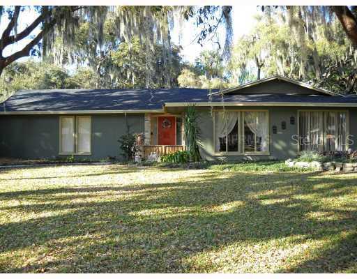 714 Tangerine St., Tavares, FL 32778