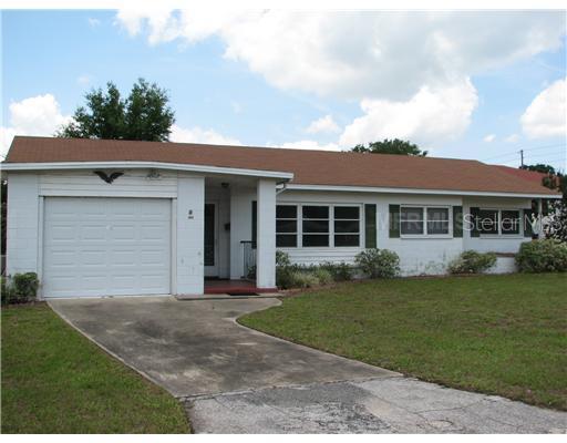 211 Campbell Dr., Tavares, FL 32778