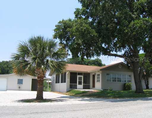 111 Medina St., Tavares, FL 32778