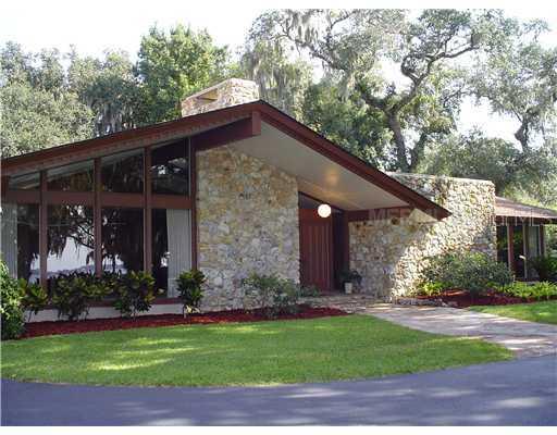 4075 Lakeshore Dr., Mount Dora, FL 32757