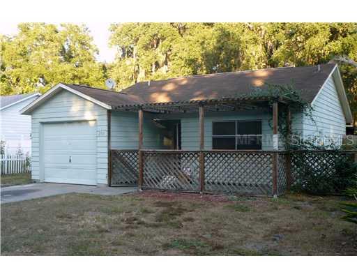 206 Deborah Ave., Leesburg, FL 34748