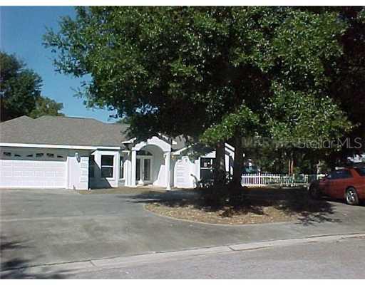188 Lori Ct., Umatilla, FL 32784