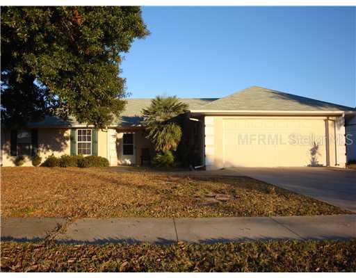 327 Woodview Dr., Tavares, FL 32778