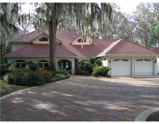 30805 Cypress Dr., Tavares, FL 32778