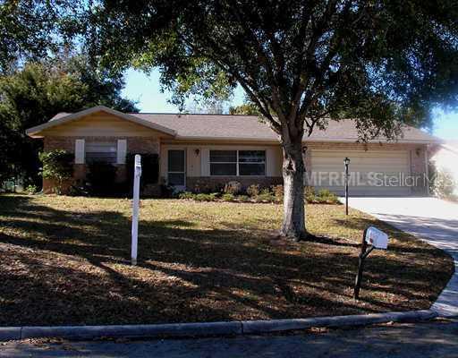 3106 Lakeshore Ct., Eustis, FL 32726