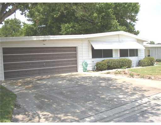 716 Falcon Dr., Tavares, FL 32778