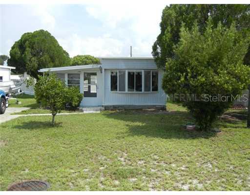 1421 County Dr., Tavares, FL 32778