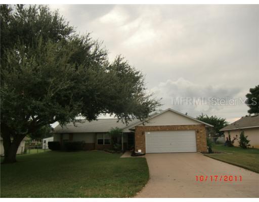 426 Woodview Dr., Tavares, FL 32778